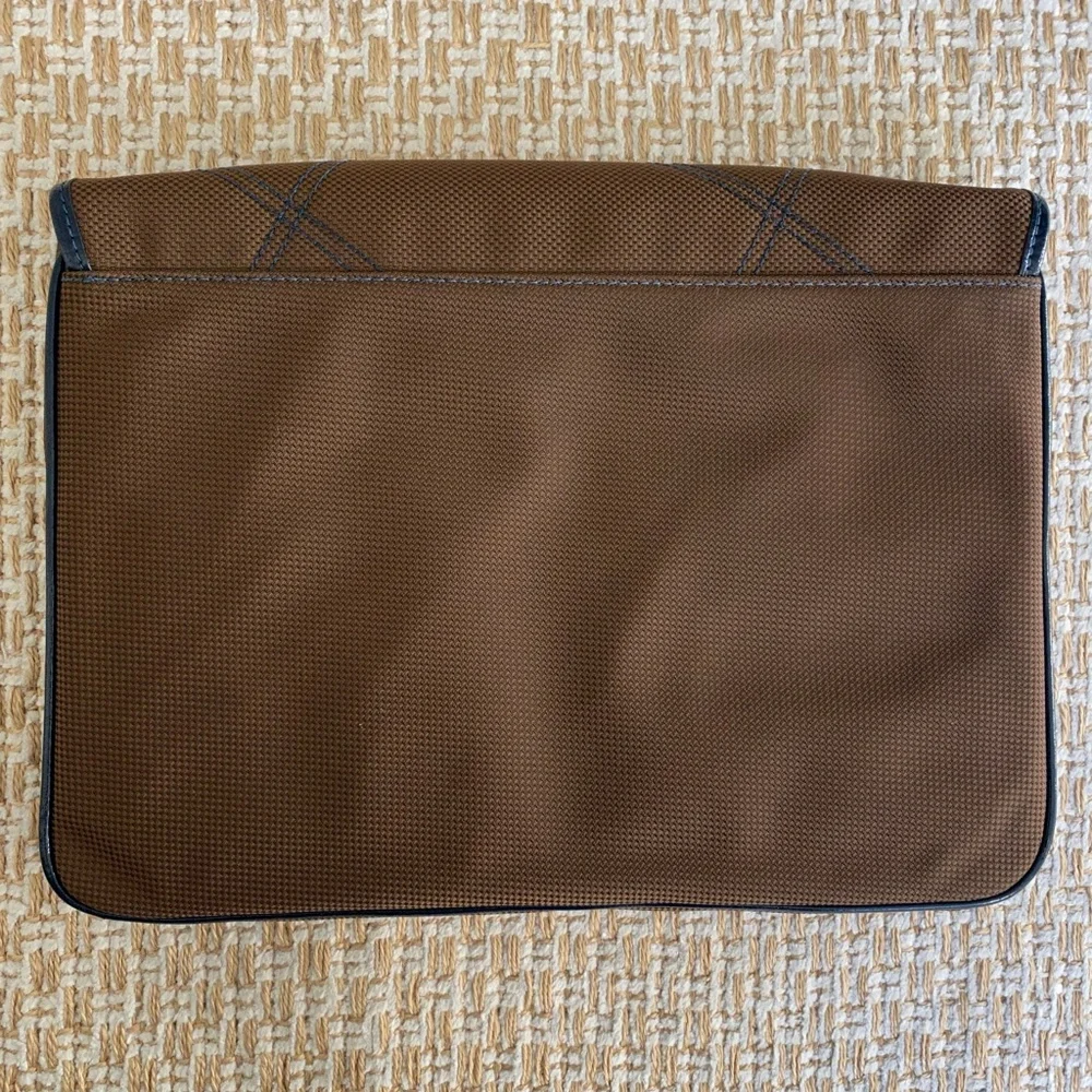 Abbi New York Padded Laptop Sleeve - Picture 2 of 7
